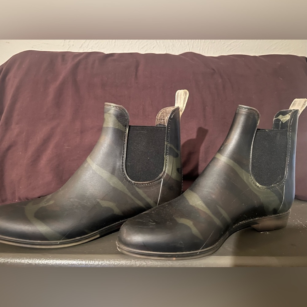 Camo rain boots